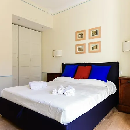 Bright And Comfy 3 Bedroom In Monti Apartment Rome