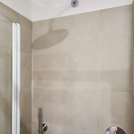 Bright And Comfy 3 Bedroom In Monti Apartment *
