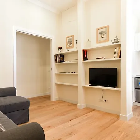 Bright And Comfy 3 Bedroom In Monti Apartment Rome