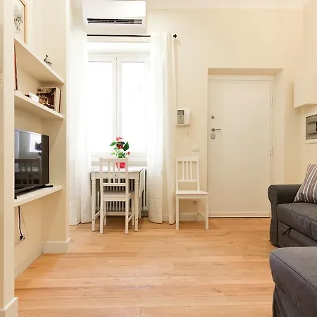 Bright And Comfy 3 Bedroom In Monti Apartment Rome