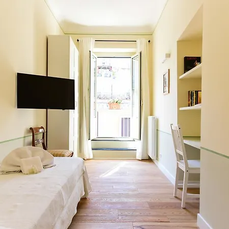 Bright And Comfy 3 Bedroom In Monti Apartment Rome