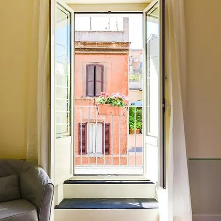 Bright And Comfy 3 Bedroom In Monti Apartment
