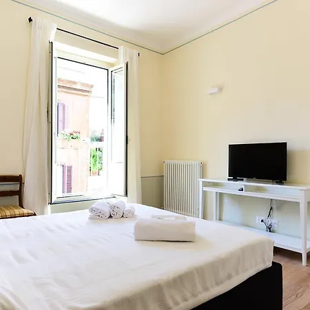 Bright And Comfy 3 Bedroom In Monti Rome